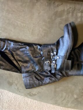 Black Knee-High Buckle Leather Boots